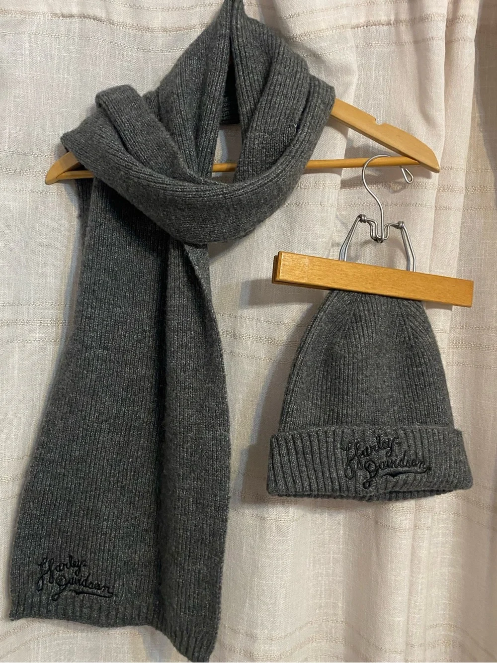 Harley-Davidson Gray Ribbed Knit Beanie Beanie and Scarf Matching Set